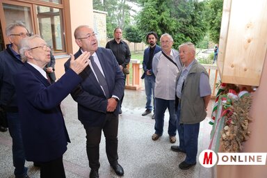 Pásztor István megtekintette a Than Károly Emlékház kiállításait (Ótos András felvétele)