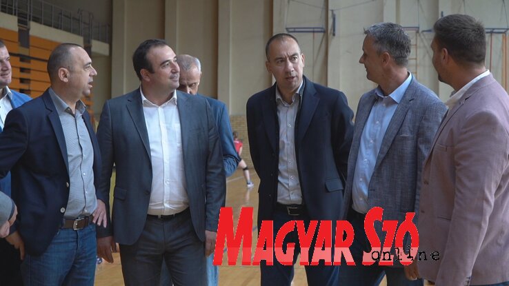 Újabb 3,7 millió dinárral támogatja a tartományi kormány a sportközpont felújítását (Fehér Rózsa felvétele)