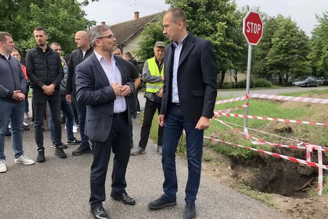 Újabb eszközökhöz jutottak a nádaljaiak a vízvezeték- és csatornahálózat kiépítésére és felújítására (Fotó: vojvodina.gov.rs)