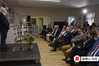 Hajnal Jenő méltatja Bányai Jánost (Ótos András felvétele)