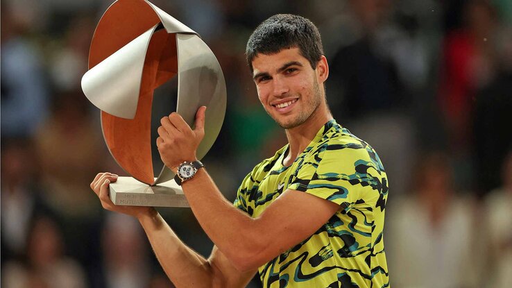 Carlos Alcaraz a madridi torna trófeájával (Fotó: ATP Tour) Carlos Alcaraz a madridi torna trófeájával (Fotó: ATP Tour)
