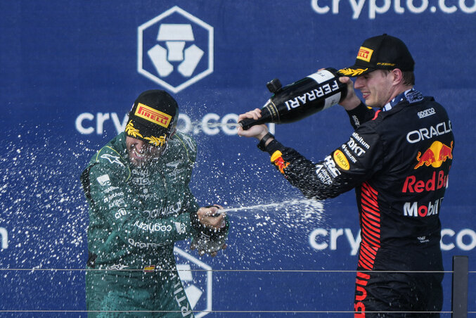 Fernando Alonso (balról) és Max Verstappen a dobogón (Fotó: Beta/AP) Fernando Alonso (balról) és Max Verstappen a dobogón (Fotó: Beta/AP)
