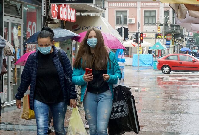 Nišben állítólag egyre többen ismét maszkokban járnak (Fotó: Beta)