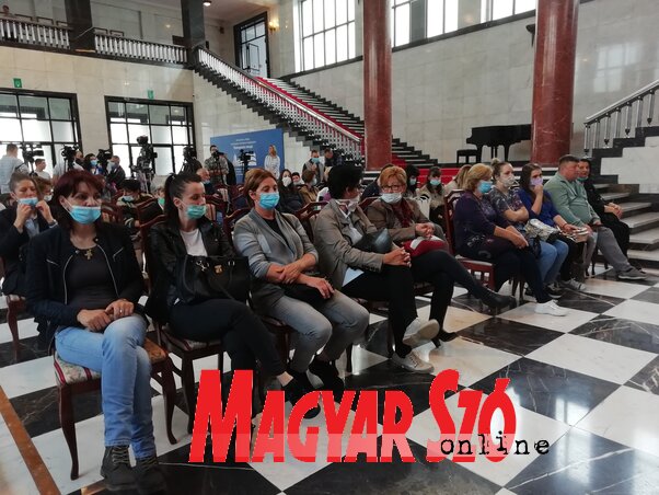 A támogatási szerződéseket Igor Mirović adta át