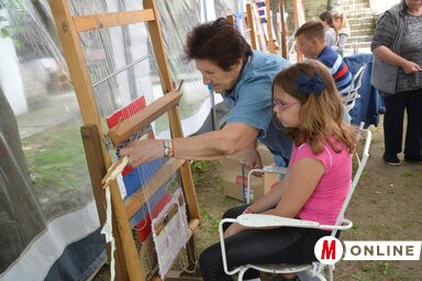 Alkotnak Bajsán a kézművestábor résztvevői (Kazinczy Paszterkó Diana felvétele)