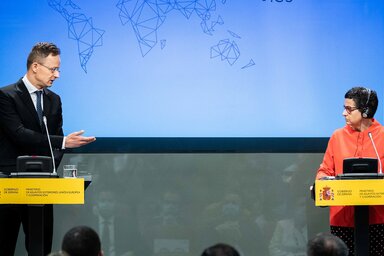 Szijjártó Péter és Arancha González Laya (Fotó: MTI)