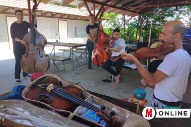 Csoportonként foglalkoznak a gyerekekkel (Jenei Klementina felvétele)