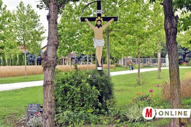 A felújított csantavéri Dér Sándor-féle kereszt (Gergely Árpád felvétele)