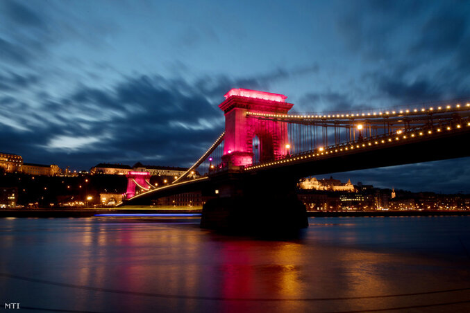 Budapest egyszer már rózsaszínbe borult a Giróra készülve (Fotó: MTI)