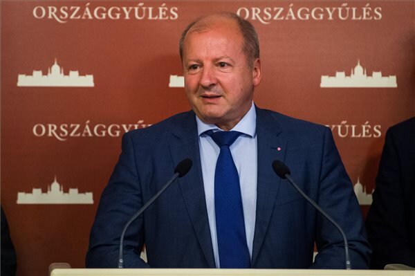 Simicskó István (Fotó: MTI) Simicskó István (Fotó: MTI)