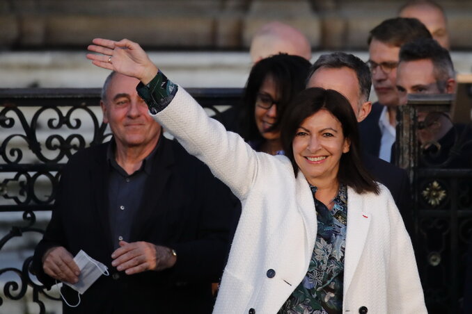 Anne Hidalgo párizsi polgármester annak köszönhetően marad székében, hogy koalícióra lépett a Zöldekkel (Fotó: AP via Beta) Anne Hidalgo párizsi polgármester annak köszönhetően marad székében, hogy koalícióra lépett a Zöldekkel (Fotó: AP via Beta)