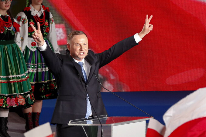 Andrzej Duda már az első kör után úgy ünnepelt, mintha újraválasztották volna (Fotó: AP via Beta)