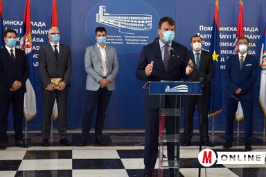 Igor Mirović szerint az építkezés befejezéséhez még nyolc hónapra van szükség  (Fotó: Ótos András)