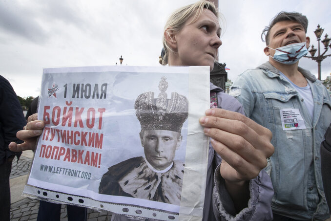 Szentpéterváron is sokan tüntettek, és szólítottak fel a referendum bojkottjára, ám a jelek szerint hiába