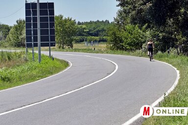 A kerékpárút a már meglévő út mellett húzódik majd (Fotó: Gergely Árpád)