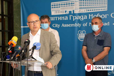 A városi válságstáb legújabb döntése értelmében minden zárt térben kötelező a védőmaszk viselése, de a szabadtéri edzőtermekben, parkokban is. A kávézók tulajdonosait arra kérik, hogy a vendégeket csak a szabadban, a kerthelyiségekben szolgálják ki (Ótos