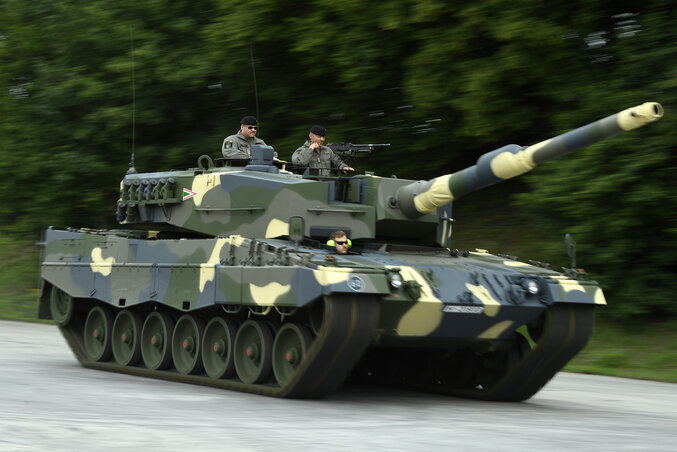 A Magyar Honvédségnek szánt Leopard 2A4HU tank a müncheni bemutatón (Fotó: MTI)