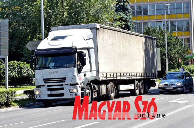 A projektum egyik célkitűzése, hogy minél kevesebb kamion haladjon át a városon (Fotó: Gergely Árpád)