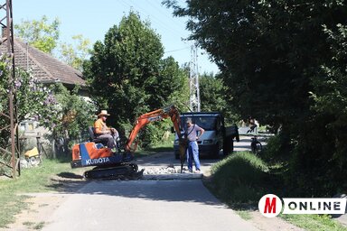 Útjavítások a Szentandrási úton (Fotó: Lakatos János)