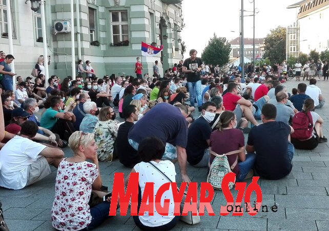 Ülve tiltakoztak (Kecskés István felvétele) Ülve tiltakoztak (Kecskés István felvétele)
