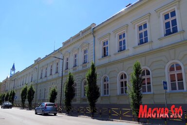 A nagybecskereki leánykollégium felújított épületében többen férnek el (Kecskés István felvétele)