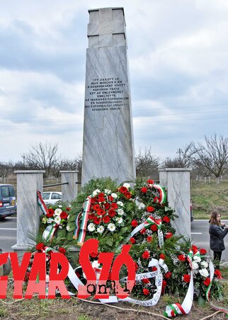 A kaponyai csata jelenleg is álló emlékműve 1999-ben került vissza
