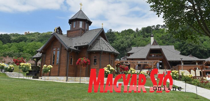 A redneki vár maradványai a magasból figyelik a fejlődő idegenforgalmat A redneki vár maradványai a magasból figyelik a fejlődő idegenforgalmat