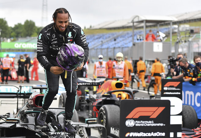 Hamilton újabb Schumacher-rekordot állított be (Fotó: Beta/AP) Hamilton újabb Schumacher-rekordot állított be (Fotó: Beta/AP)