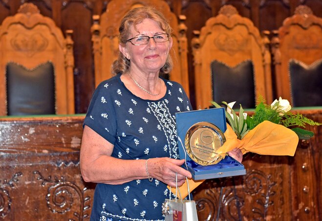 Szabó Magda a Tehetségek szolgálatáért életműdíjjal (Gergely Árpád fotója) Szabó Magda a Tehetségek szolgálatáért életműdíjjal (Gergely Árpád fotója)