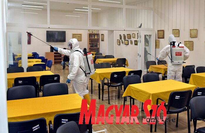 A szabadkai idősek otthonának 12 lakója és 2 alkalmazottja betegedett meg. Mindannyiukat a Szabadkai Közkórházban helyezték el (Fotó: Gergely Árpád, archív) A szabadkai idősek otthonának 12 lakója és 2 alkalmazottja betegedett meg. Mindannyiukat a Szabadkai Közkórházban helyezték el (Fotó: Gergely Árpád, archív)