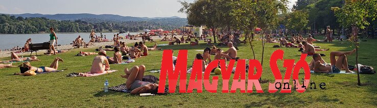 Újvidéken sajnos nem javul a járványügyi helyzet, ezért meghosszabbították a rendkívüli intézkedéseket. A Strandot nem zárják be, de a távolságtartás itt is kötelező (Ótos András felvétele) Újvidéken sajnos nem javul a járványügyi helyzet, ezért meghosszabbították a rendkívüli intézkedéseket. A Strandot nem zárják be, de a távolságtartás itt is kötelező (Ótos András felvétele)