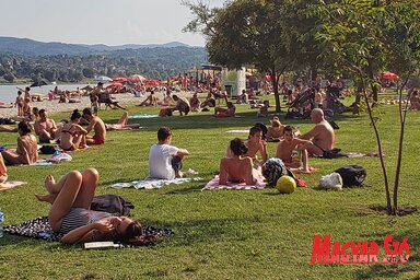 Újvidéken sajnos nem javul a járványügyi helyzet, ezért meghosszabbították a rendkívüli intézkedéseket. A Strandot nem zárják be, de a távolságtartás itt is kötelező (Ótos András felvétele)