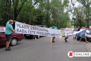 Betelt a pohár Nagyecskereken (Kecskés István felvétele)