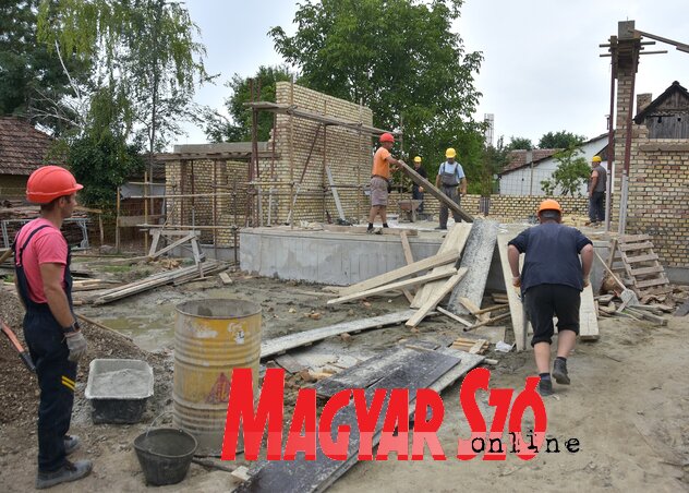 Szeptemberre elkészül a padéi nyári színpad (Gergely József felvétele) Szeptemberre elkészül a padéi nyári színpad (Gergely József felvétele)