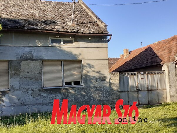 Ebben a házban élt az áldozat (Paraczky László felvétele) Ebben a házban élt az áldozat (Paraczky László felvétele)