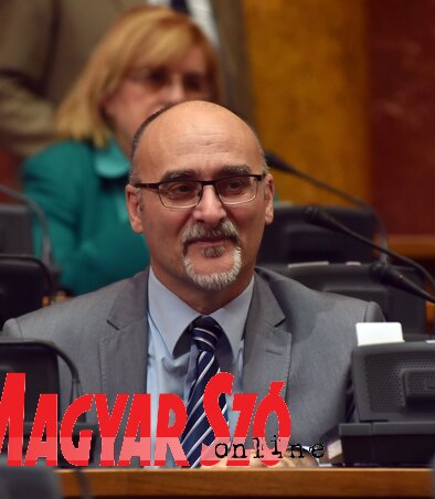 Pék Zoltán a parlamentben (Fotó: Ótos András) Pék Zoltán a parlamentben (Fotó: Ótos András)