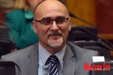 Pék Zoltán a parlamentben (Fotó: Ótos András)
