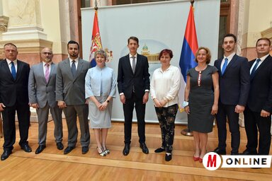 A VMSZ-frakció tagjai az alakuló ülés után (Ótos András felvétele)