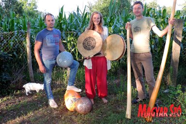 Pósa Zoltán, Lipinszki Szuzanna és Balassa Árpád a különleges hangszerekkel (Horváth Zsolt felvétele)