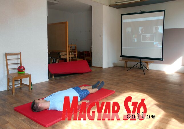 Gyakorlatvégzés videókonferencia segítségével (Gruik Zsuzsa felvétele) Gyakorlatvégzés videókonferencia segítségével (Gruik Zsuzsa felvétele)
