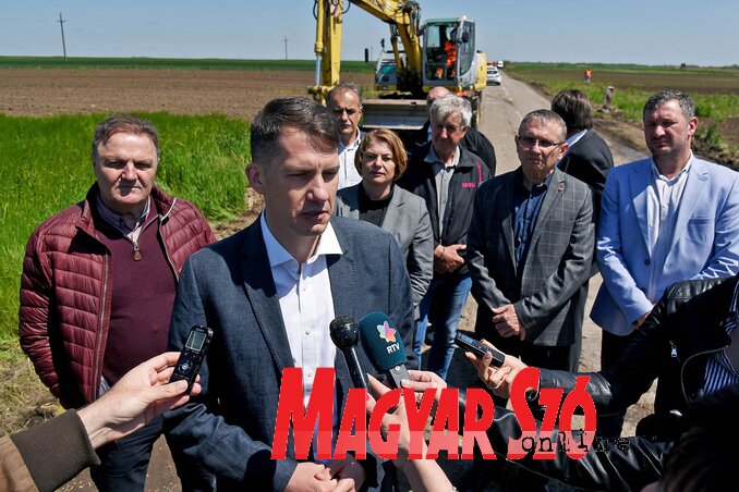 A VMSZ mindig is szorgalmazta a szóban forgó útszakasz felújítását (Fotó: Gergely Árpád) A VMSZ mindig is szorgalmazta a szóban forgó útszakasz felújítását (Fotó: Gergely Árpád)