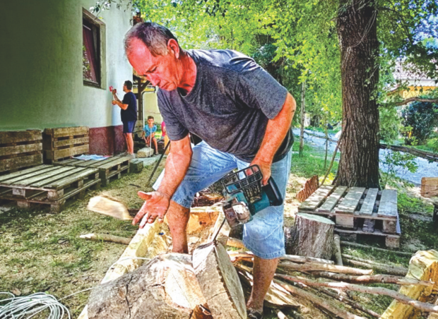 A mester alkot (Horváth Zsolt felvétele) A mester alkot (Horváth Zsolt felvétele)