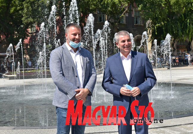 Predrag Radivojević és Bogdan Laban az új szökőkútnál (Fotó: Gergely Árpád) Predrag Radivojević és Bogdan Laban az új szökőkútnál (Fotó: Gergely Árpád)