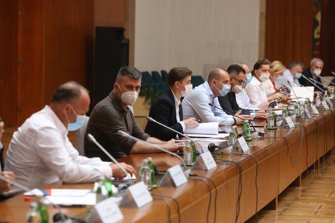 Ülésezik a válságtörzs (Fotó: Beta)