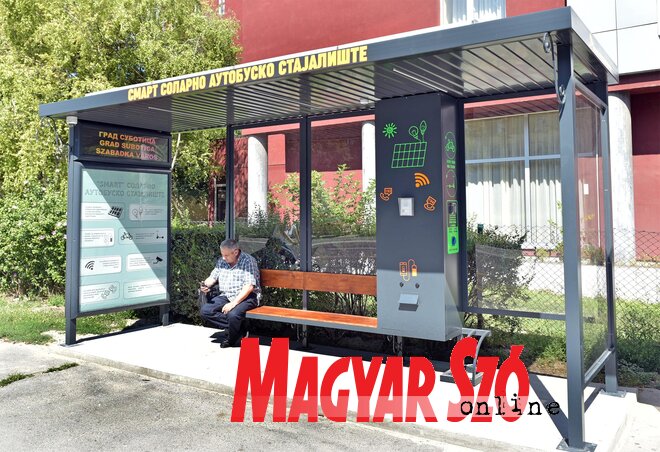 A Pátria hotelnél várakozókra is új lehetőségek várnak (Fotó: Gergely Árpád) A Pátria hotelnél várakozókra is új lehetőségek várnak (Fotó: Gergely Árpád)