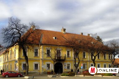 A leendő kultúrpalota épülete (Fekete J. József felvétele)