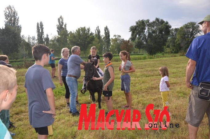 A lovacskáknak köszönhetően gyermekkacajjal telt meg vasárnap délután a bácskossuthfalvi Koplaló (Kazinczy Paszterkó Diana felvétele) A lovacskáknak köszönhetően gyermekkacajjal telt meg vasárnap délután a bácskossuthfalvi Koplaló (Kazinczy Paszterkó Diana felvétele)