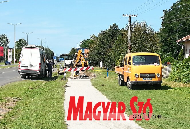 Jelenleg az utómunkálatok folynak a Szabadkát Paliccsal összekötő kerékpárúton (Fotó: Benedek Miklós) Jelenleg az utómunkálatok folynak a Szabadkát Paliccsal összekötő kerékpárúton (Fotó: Benedek Miklós)