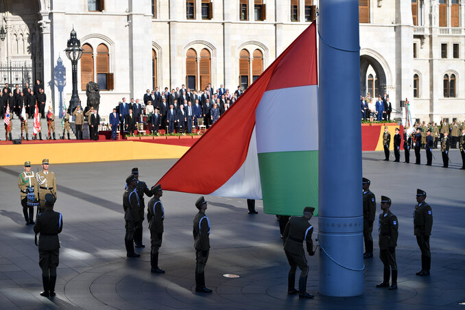 Díszünnepség és tisztavatás a Kossuth téren (Fotó: MTI/Mónus Márton)