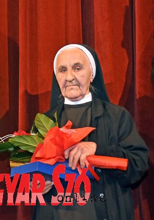 Bertilla nővér 2017-ben, Topolya Pro Urbe díjával (Gergely Árpád felvétele)
